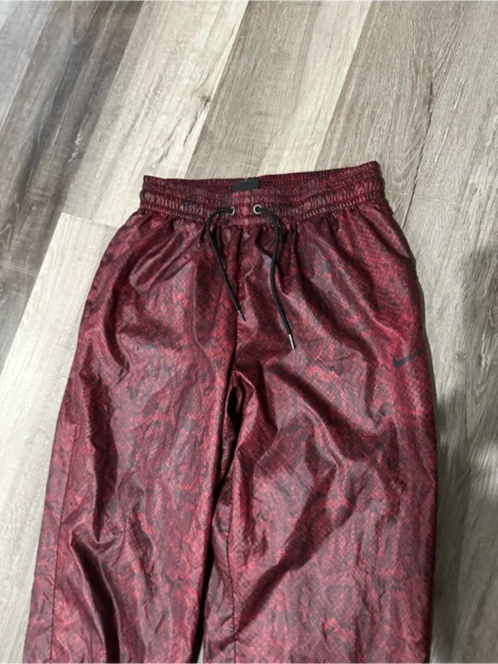 Nike Women’s Size Small Burgundy Snakeskin Print Jogger Pants Y2K Streetwear - Picture 5 of 8